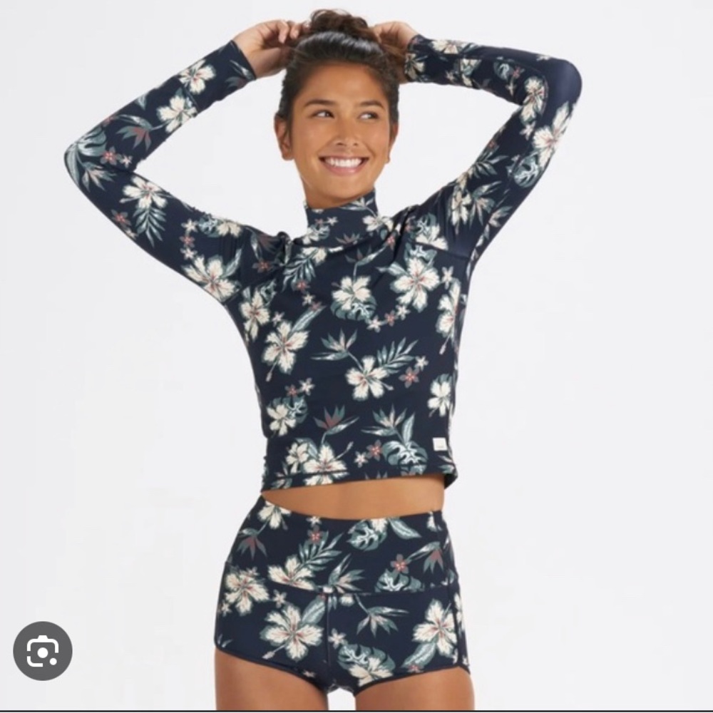 Vuori rash guard mock neck zipper navy blue and green/white floral print size L